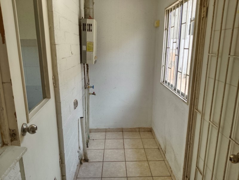 Se Vende Amplia Casa en los Pinos (Sk)