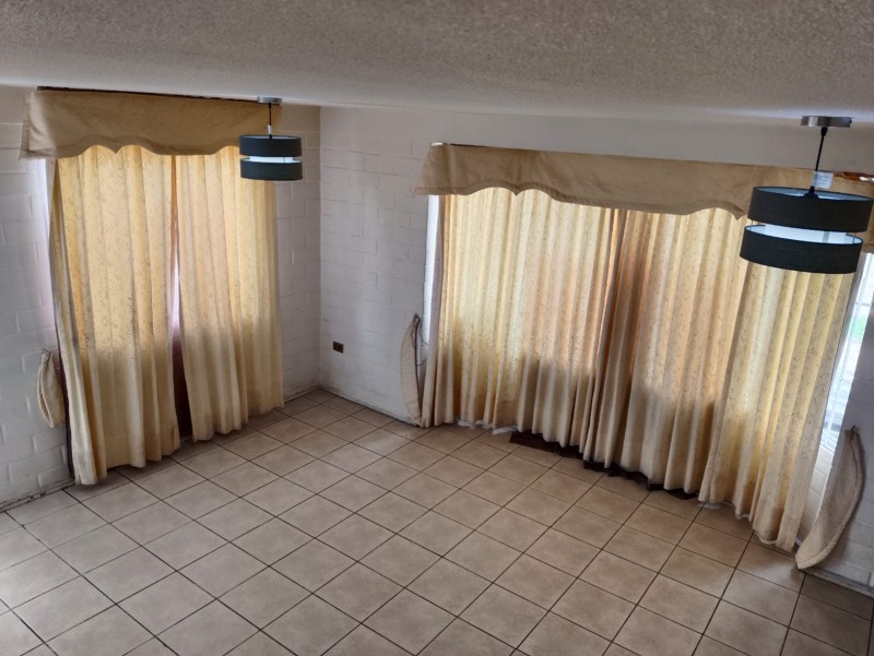 Se Vende Amplia Casa en los Pinos (Sk)