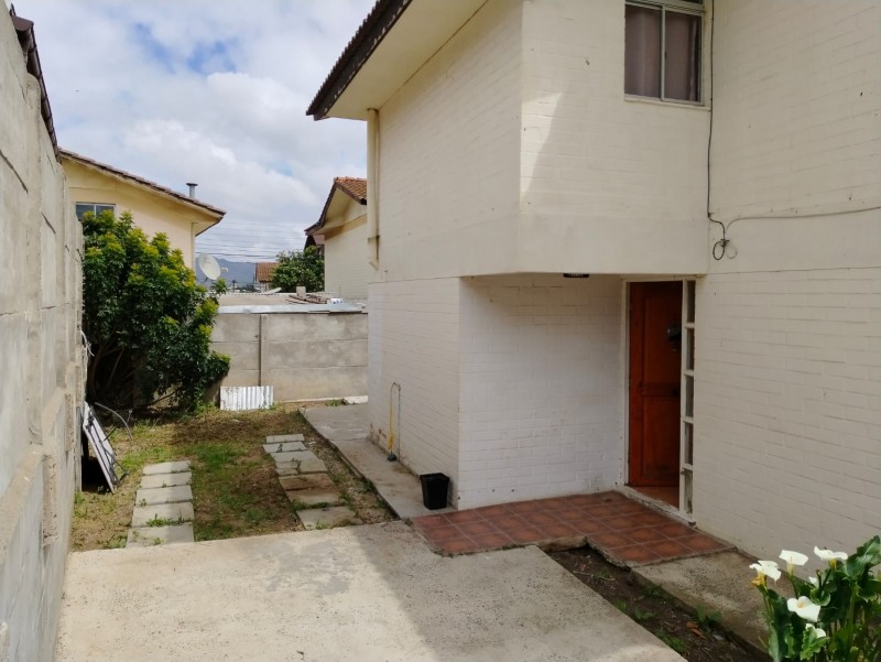 Se Vende Casa - los Pinos, 2 Pisos