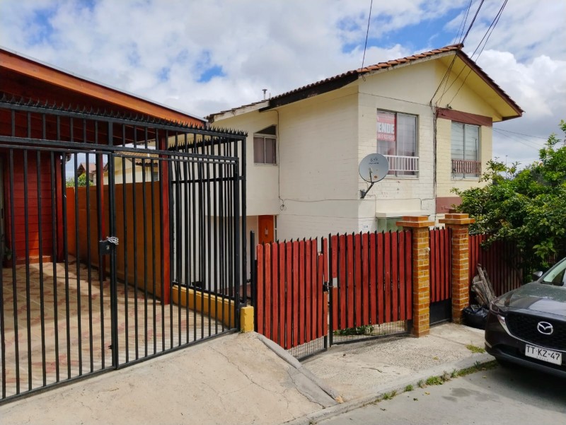 Se Vende Casa - los Pinos, 2 Pisos