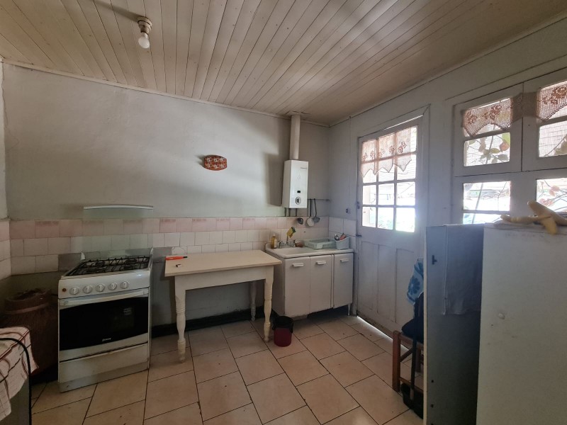 Casa + Amplio Sitio en Calle Lautaro, Zona Céntrica Linares