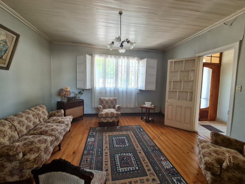 Casa + Amplio Sitio en Calle Lautaro, Zona Céntrica Linares