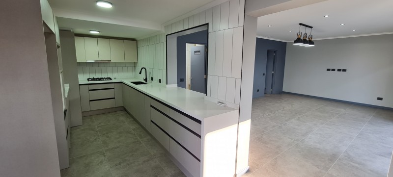 Centrica Propiedad, Dos Pisos, Impecable y Remodelada