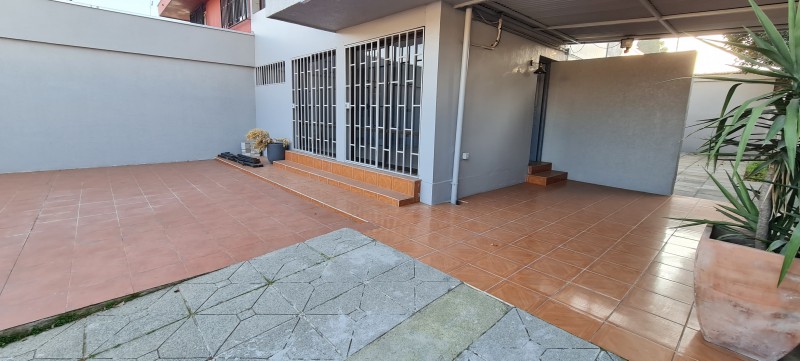 Centrica Propiedad, Dos Pisos, Impecable y Remodelada