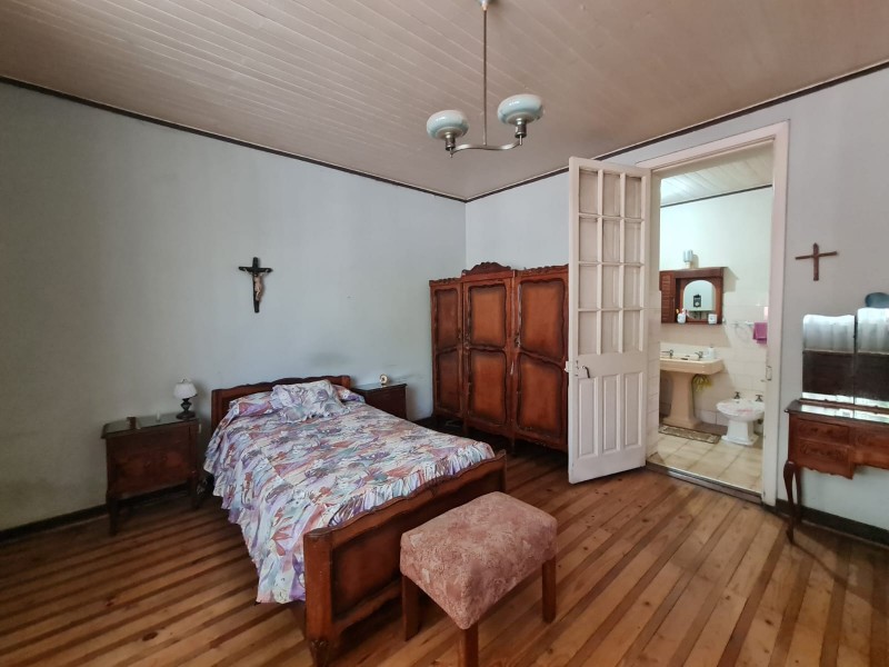 Casa + Amplio Sitio en Calle Lautaro, Zona Céntrica Linares
