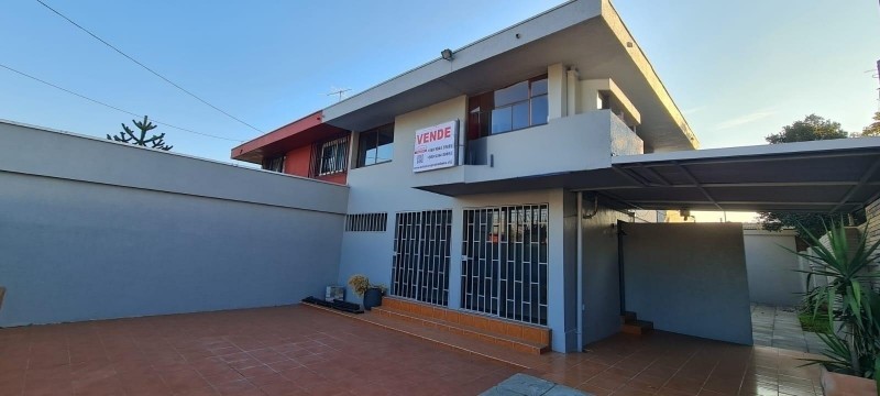 Fotografía de Centrica Propiedad, Dos Pisos, Impecable y Remodelada