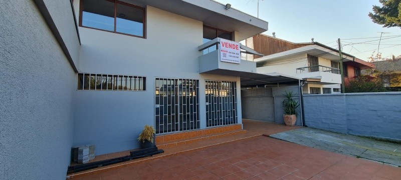 Centrica Propiedad, Dos Pisos, Impecable y Remodelada