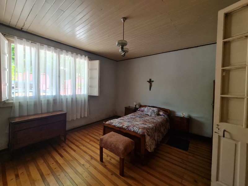 Casa + Amplio Sitio en Calle Lautaro, Zona Céntrica Linares