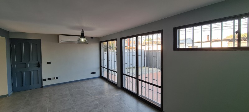 Centrica Propiedad, Dos Pisos, Impecable y Remodelada