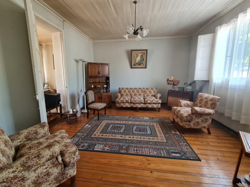 Casa + Amplio Sitio en Calle Lautaro, Zona Céntrica Linares