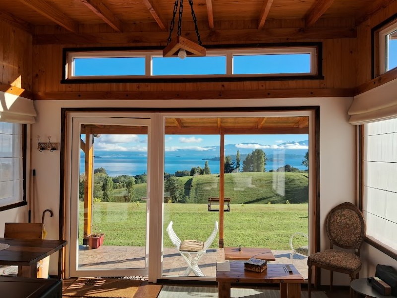 Casa Con Vista Panorámica Al Lago Con 2 Cabañas y Acceso Río