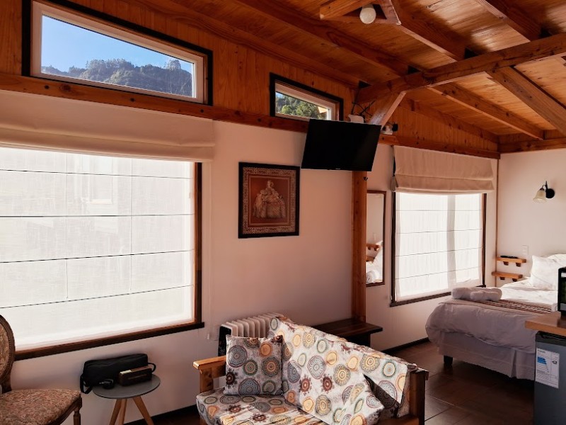 Casa Con Vista Panorámica Al Lago Con 2 Cabañas y Acceso Río