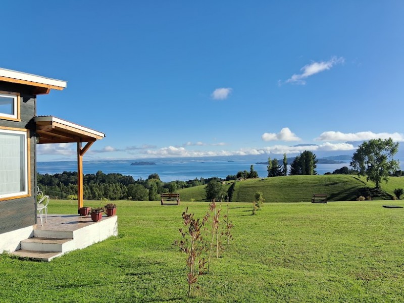Casa Con Vista Panorámica Al Lago Con 2 Cabañas y Acceso Río