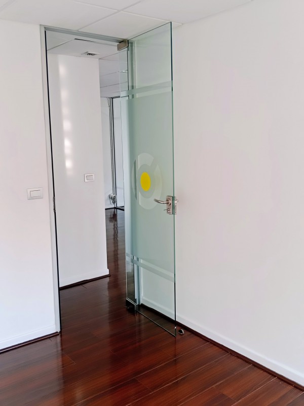 Vendo Oficina Metro Manquehue, Equipada