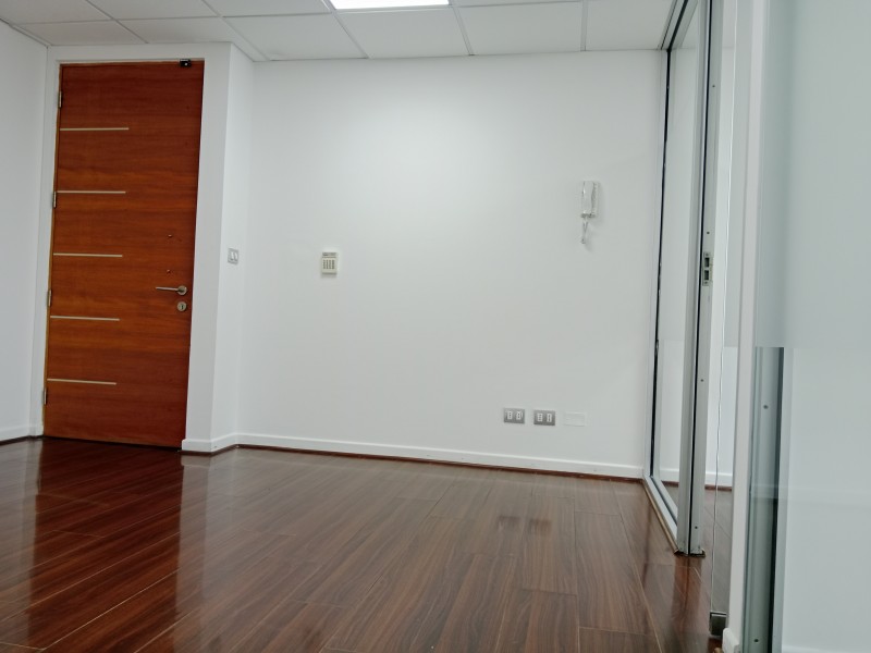 Oficina Arriendo Metro Manquehue 33 M2 Recepción 2 Privados