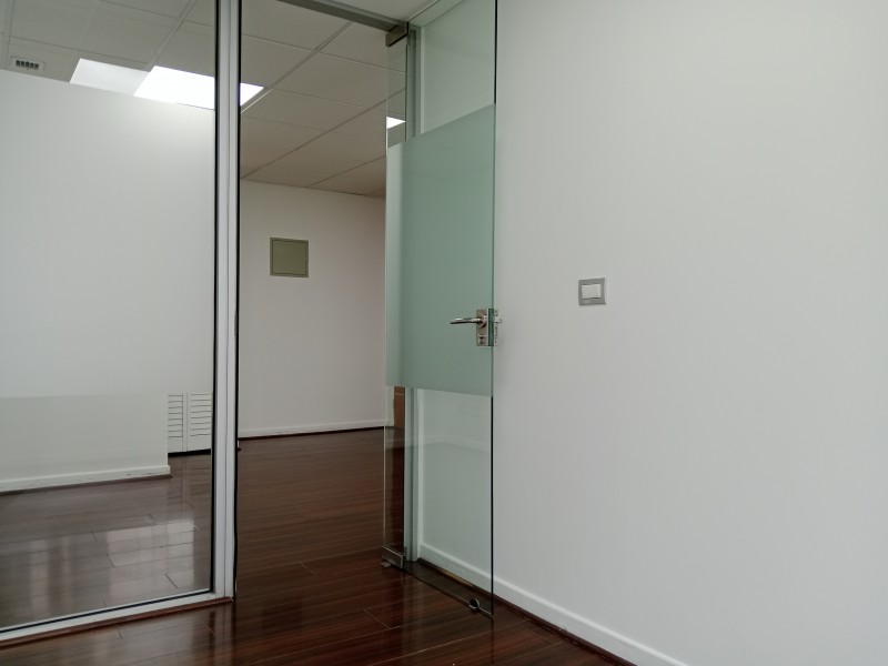 Oficina Arriendo Metro Manquehue 33 M2 Recepción 2 Privados