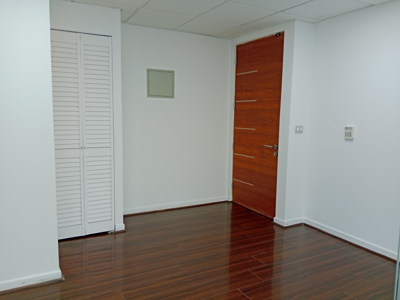 Oficina Arriendo Metro Manquehue 33 M2 Recepción 2 Privados