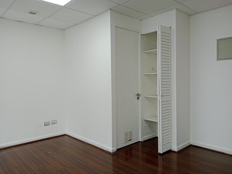 Oficina Arriendo Metro Manquehue 33 M2 Recepción 2 Privados