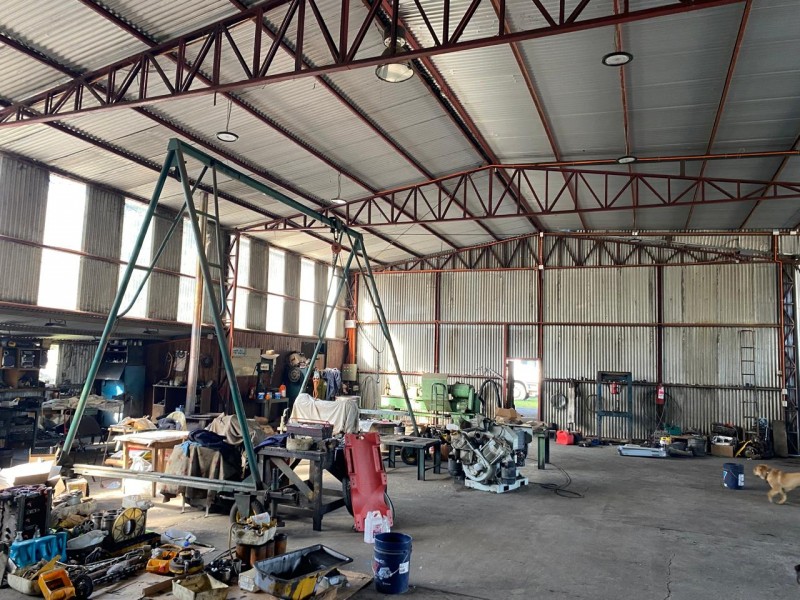 Sitio Industrial Av las Industrias Galpones y Casa