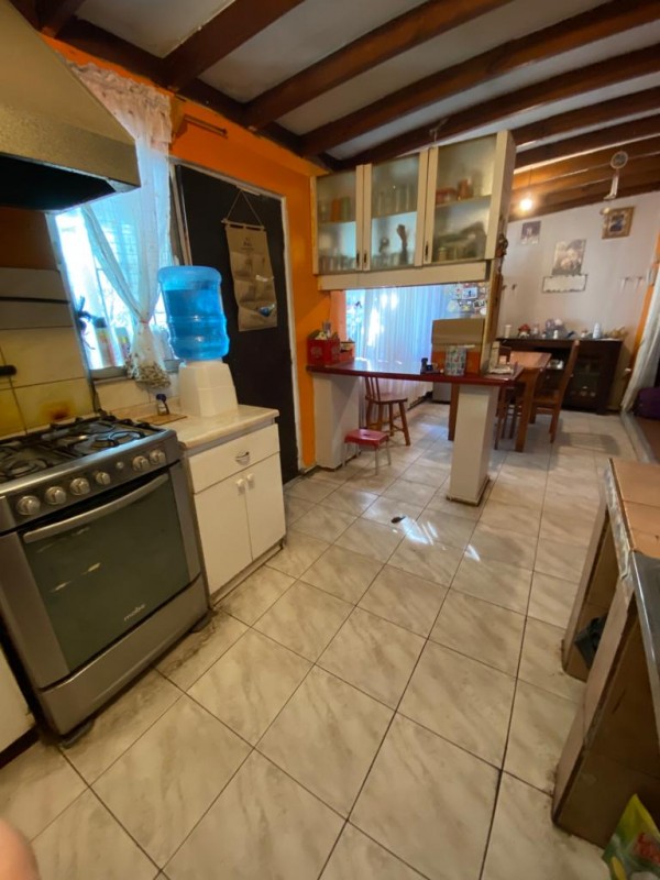Casa Con 4 Dormitorios un Baño, Living Comedor, Patio Traser