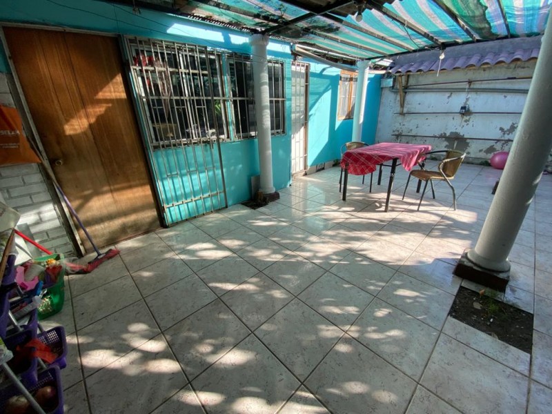 Casa Con 4 Dormitorios un Baño, Living Comedor, Patio Traser