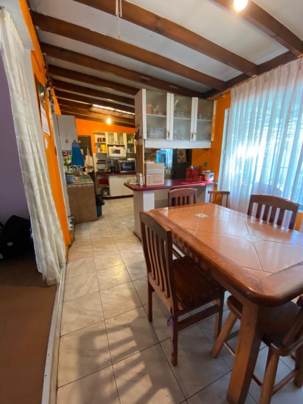 Casa Con 4 Dormitorios un Baño, Living Comedor, Patio Traser