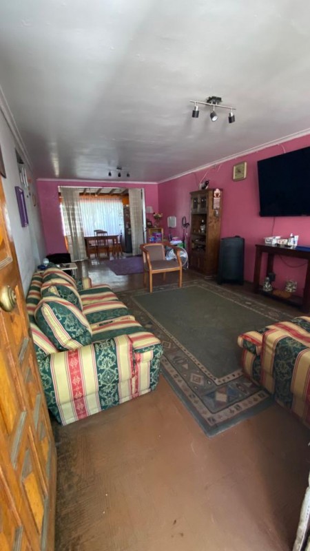 Casa Con 4 Dormitorios un Baño, Living Comedor, Patio Traser