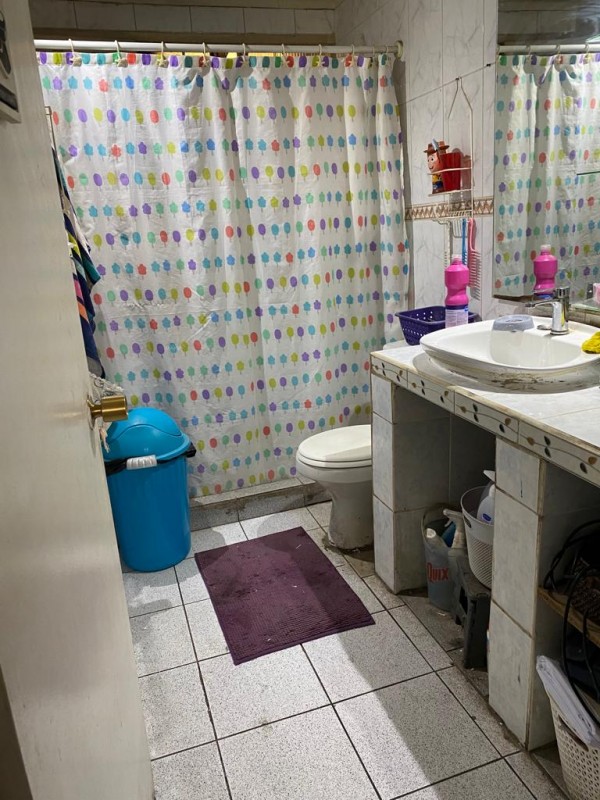 Casa Con 4 Dormitorios un Baño, Living Comedor, Patio Traser