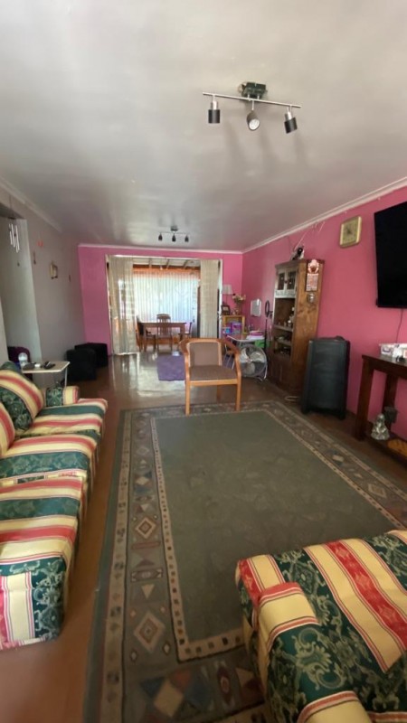 Casa Con 4 Dormitorios un Baño, Living Comedor, Patio Traser