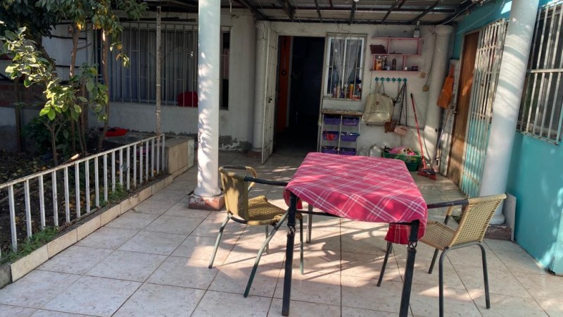 Casa Con 4 Dormitorios un Baño, Living Comedor, Patio Traser