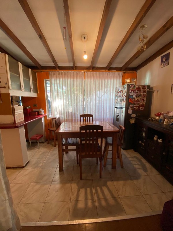 Casa Con 4 Dormitorios un Baño, Living Comedor, Patio Traser
