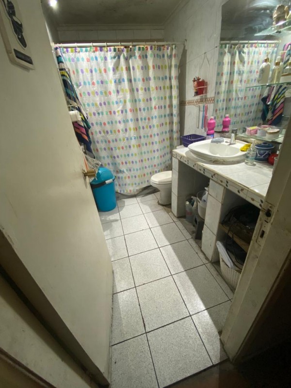 Casa Con 4 Dormitorios un Baño, Living Comedor, Patio Traser