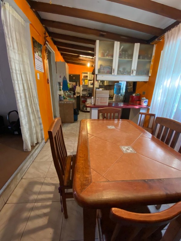 Casa Con 4 Dormitorios un Baño, Living Comedor, Patio Traser