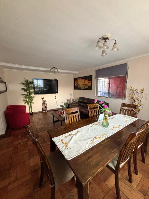 Excelente Ubicación Casa Con Posibilidad de Local Comercial