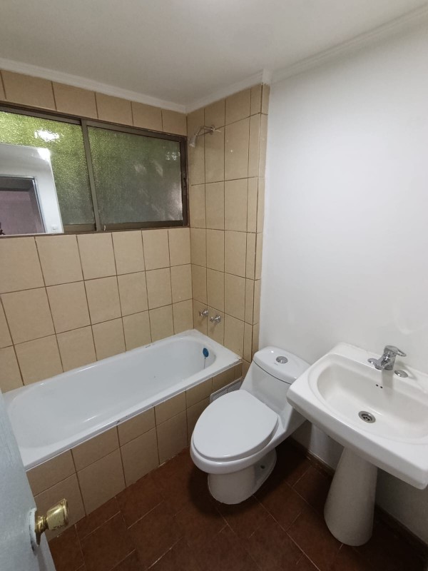 Casa Recién Remodelada, Aislada, Excelente Barrio