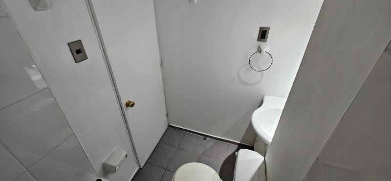 Depto 3D/2B Remodelado Con Vista Al Cerro, Metro Hospitales