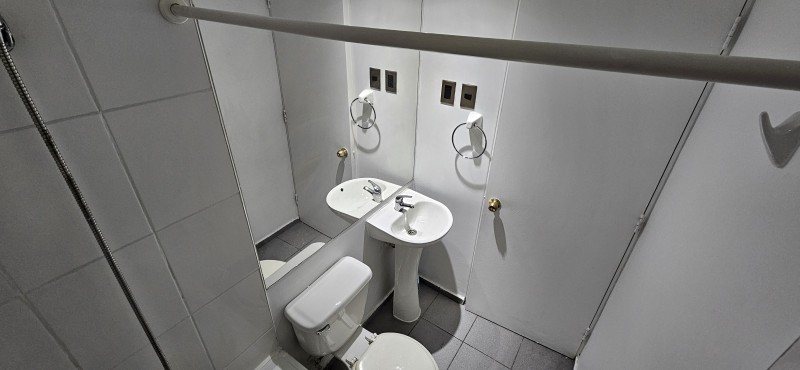 Depto 3D/2B Remodelado Con Vista Al Cerro, Metro Hospitales