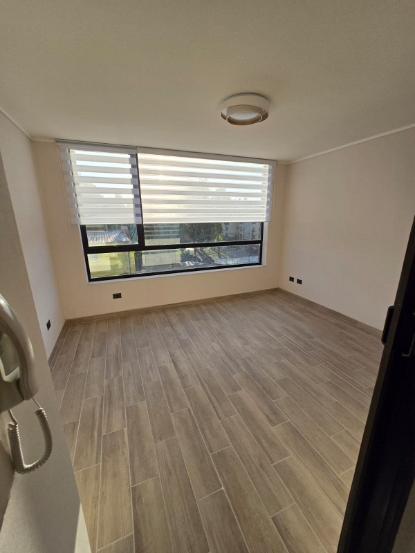 Moderno y Nuevo Home Studio Centrico