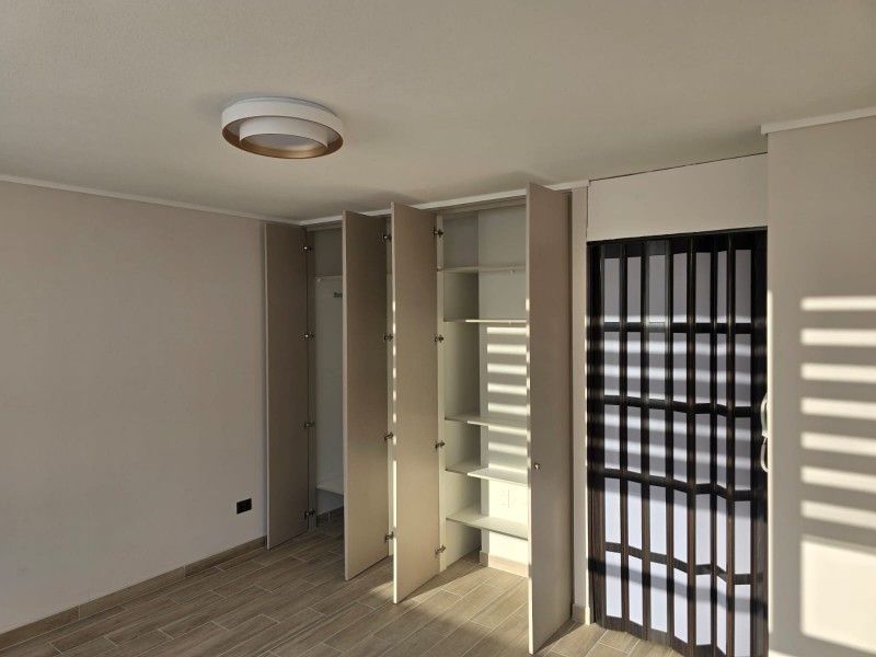 Moderno y Nuevo Home Studio Centrico