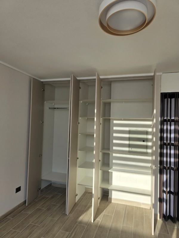 Moderno y Nuevo Home Studio Centrico
