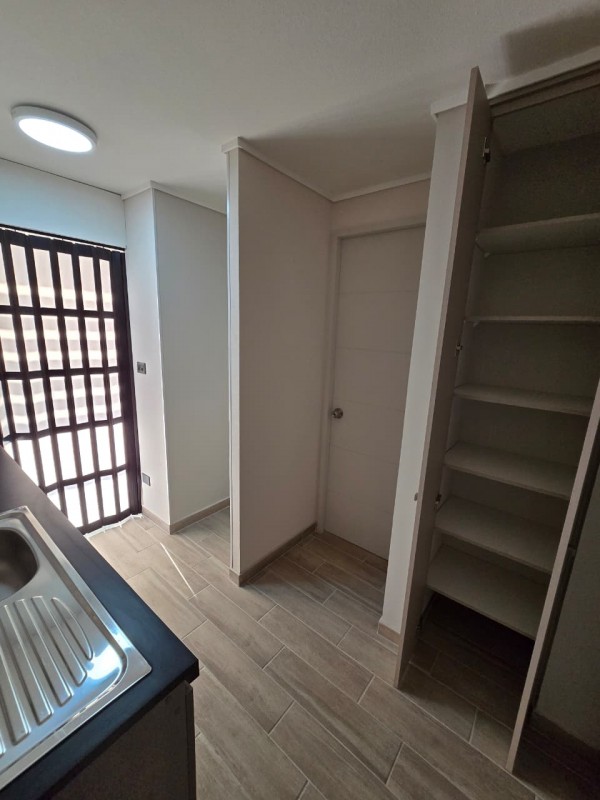Moderno y Nuevo Home Studio Centrico