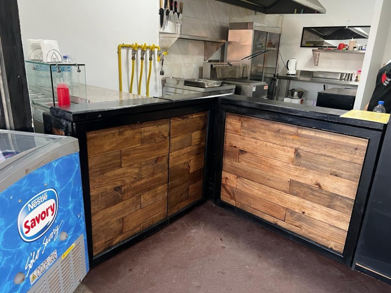 D de Llave Local Venta de Pollos Asados y Comida Rapida