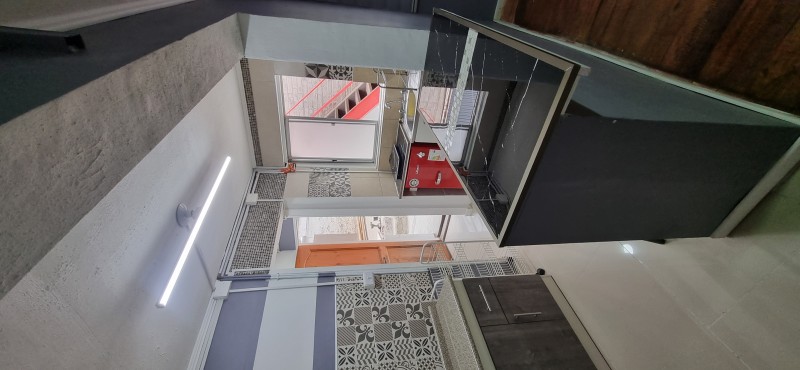 Inversión Inmobiliaria: 1 Casa + Loft + 5 Habit. Privadas
