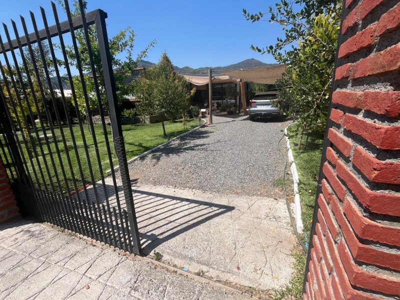 Hermosa Casa Con Amplio Sitio Rodeado de Área Verde