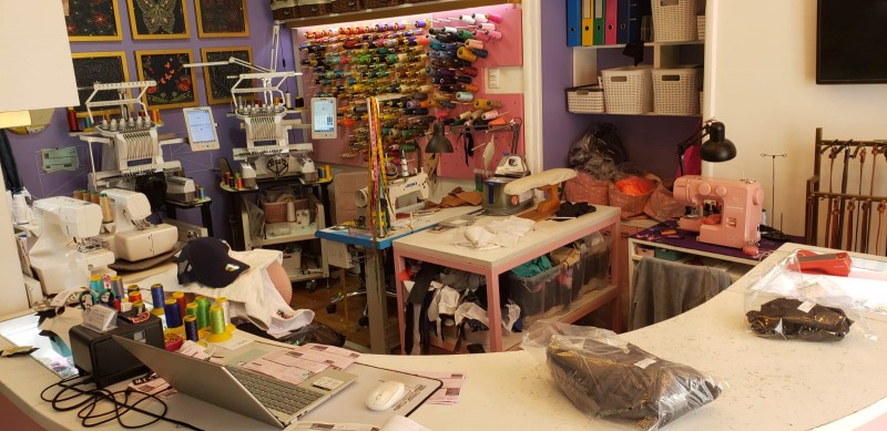 Local Bordados y Reparacion Ropa - Excelente Ubicacion !