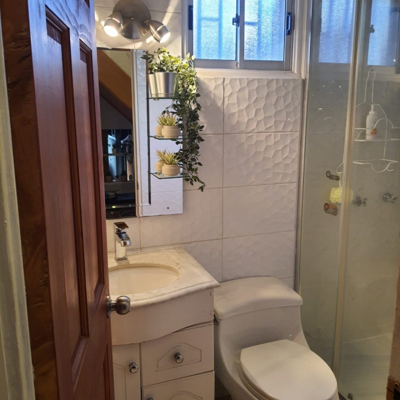 Casa 2 Pisos - 4 Dormitorios - 2 Baños - Estacionamiento