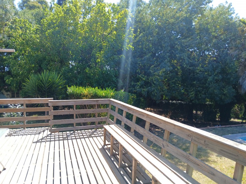 Gran Cabaña Con Piscina, Terraza y Muchos Árboles y Pájaros