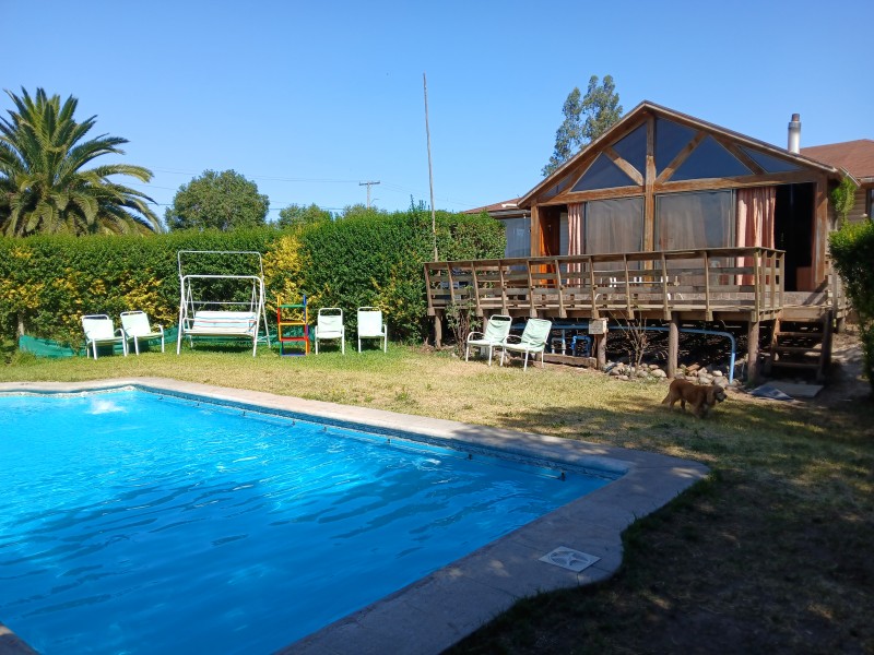 Gran Cabaña Con Piscina, Terraza y Muchos Árboles y Pájaros
