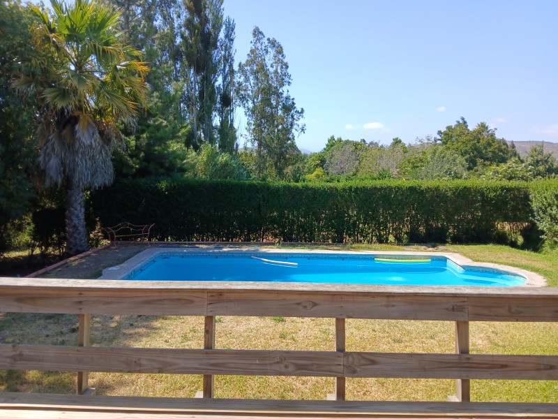 Gran Cabaña Con Piscina, Terraza y Muchos Árboles y Pájaros