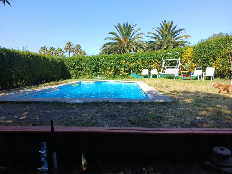 Gran Cabaña Con Piscina, Terraza y Muchos Árboles y Pájaros